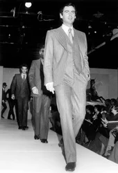 Mannenshow voor de Pierre Cardin lente-zomercollectie 1973-1974, 7 februari 1977